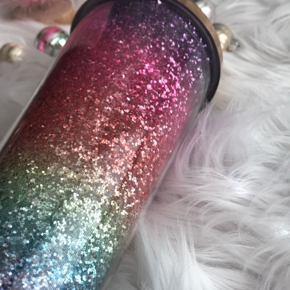 🎄Rainbow glitter tumbler with straw🌈🌈🌈 - Picture 4 of 6